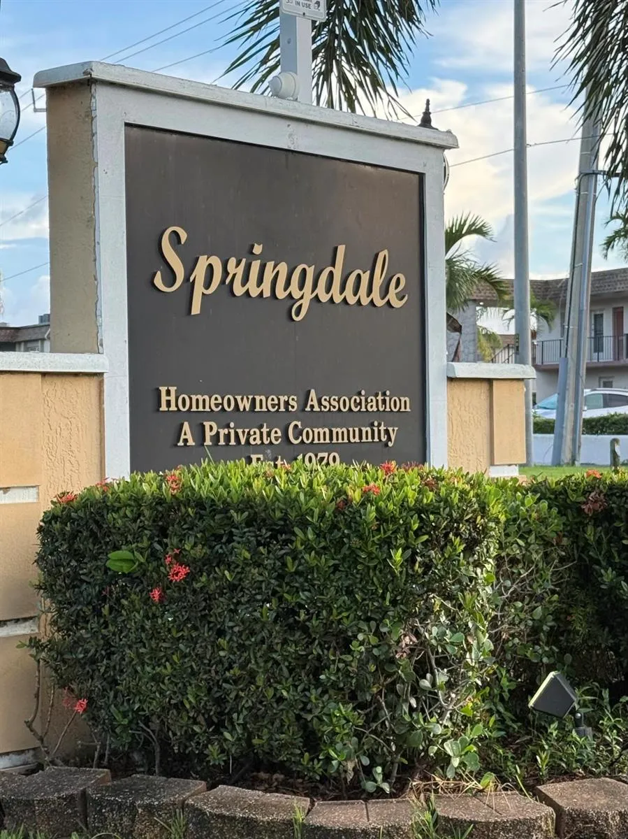 31 Springdale Circle Palm Springs, FL 33461