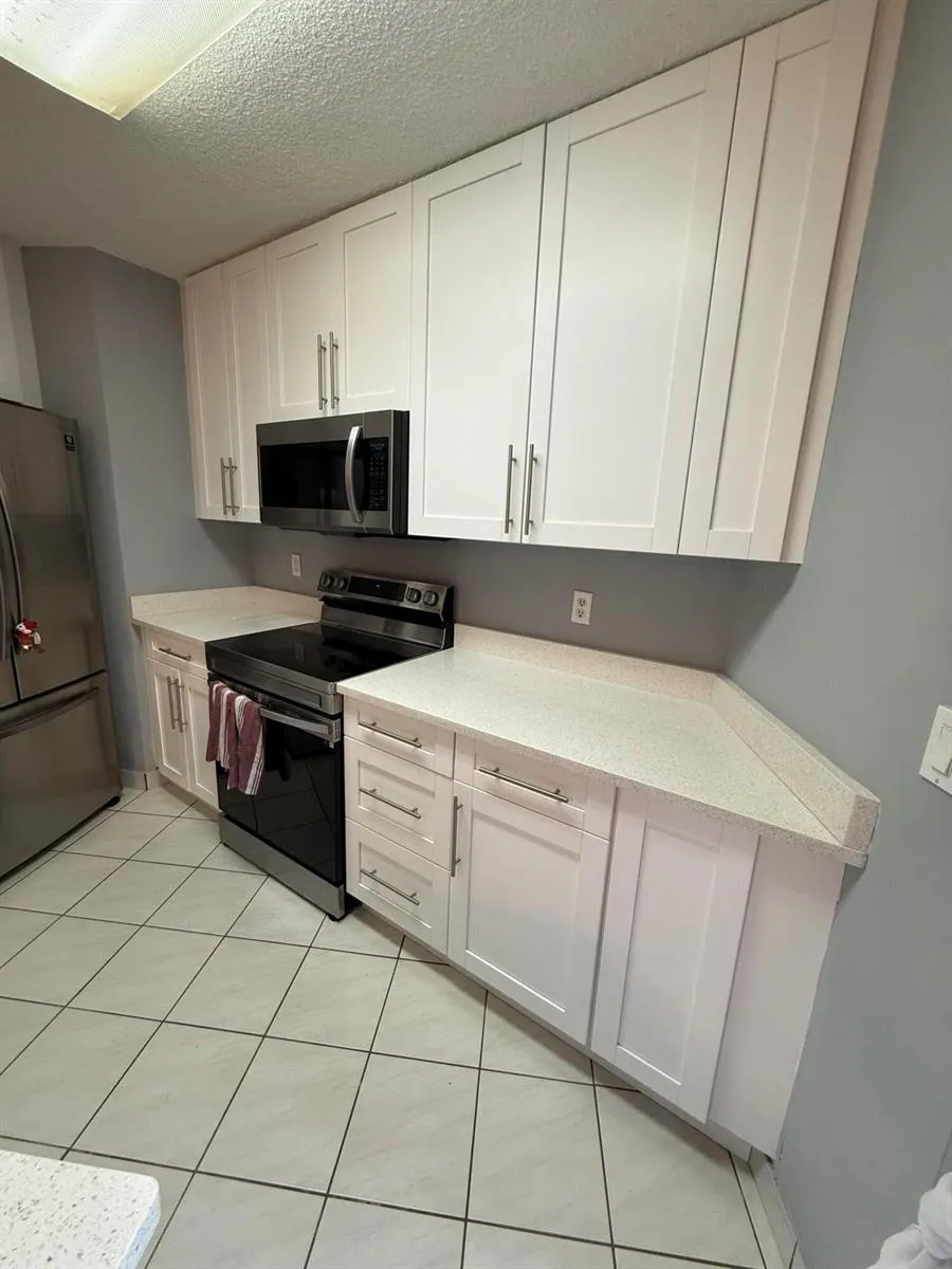 31 Springdale Circle Palm Springs, FL 33461