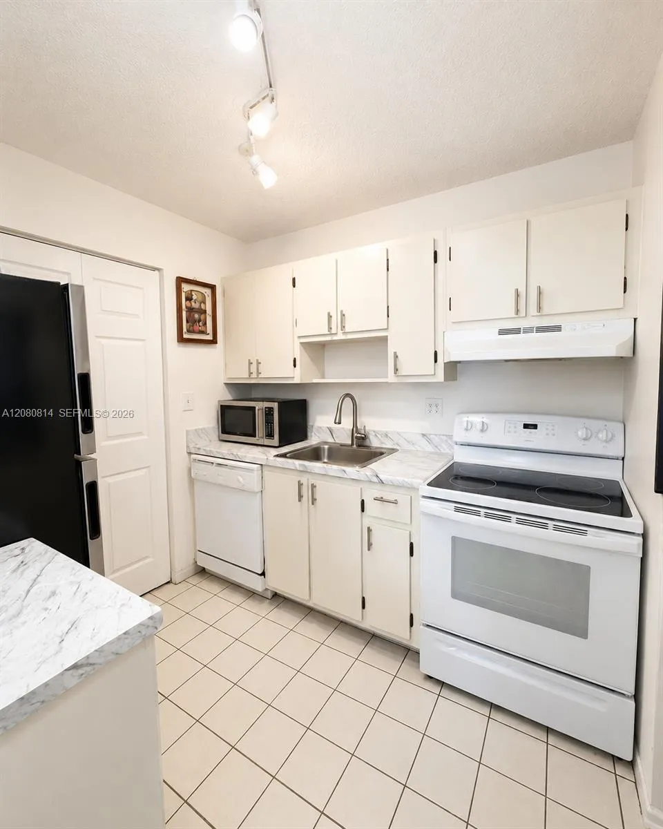 20761 NE 4 PL #204 Aventura, FL 33179