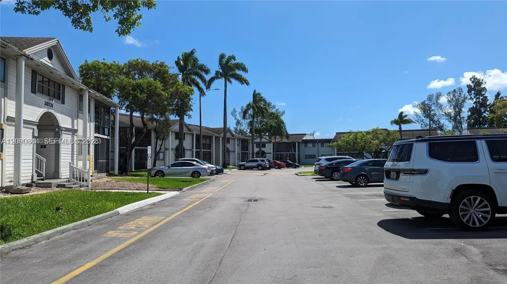 20761 NE 4 PL #204 Aventura, FL 33179