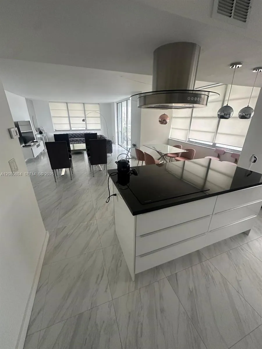 2801 NE 183rd St #1016W Aventura, FL 33160