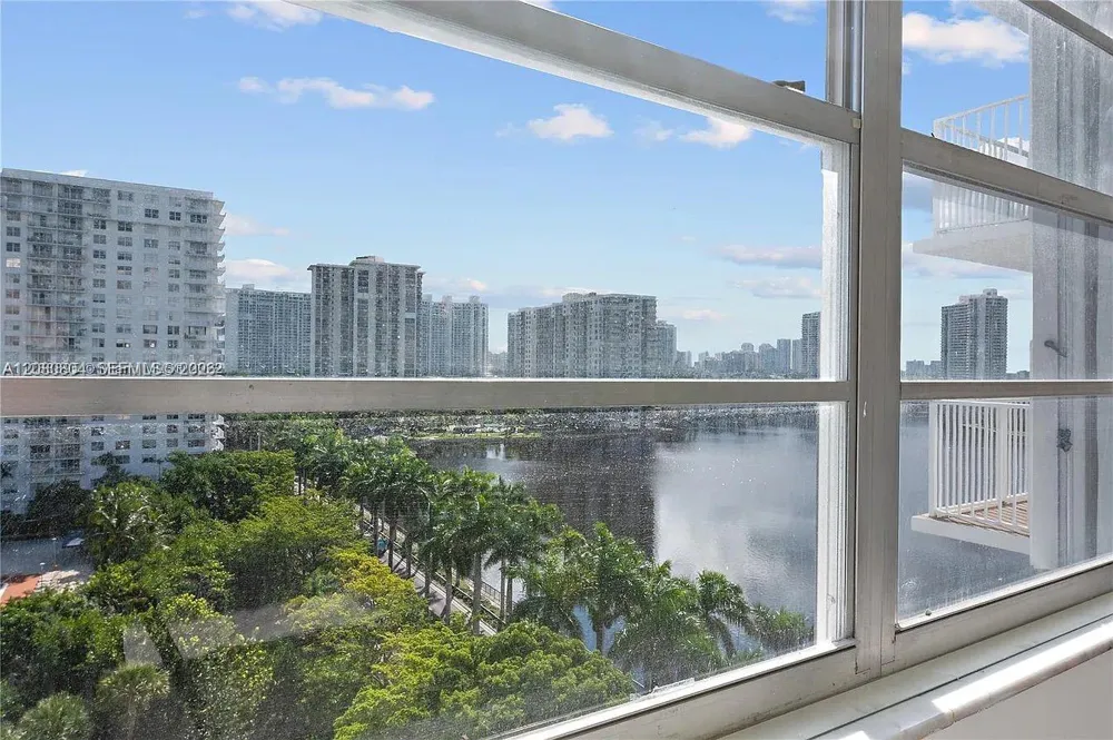 2801 NE 183rd St #1016W Aventura, FL 33160