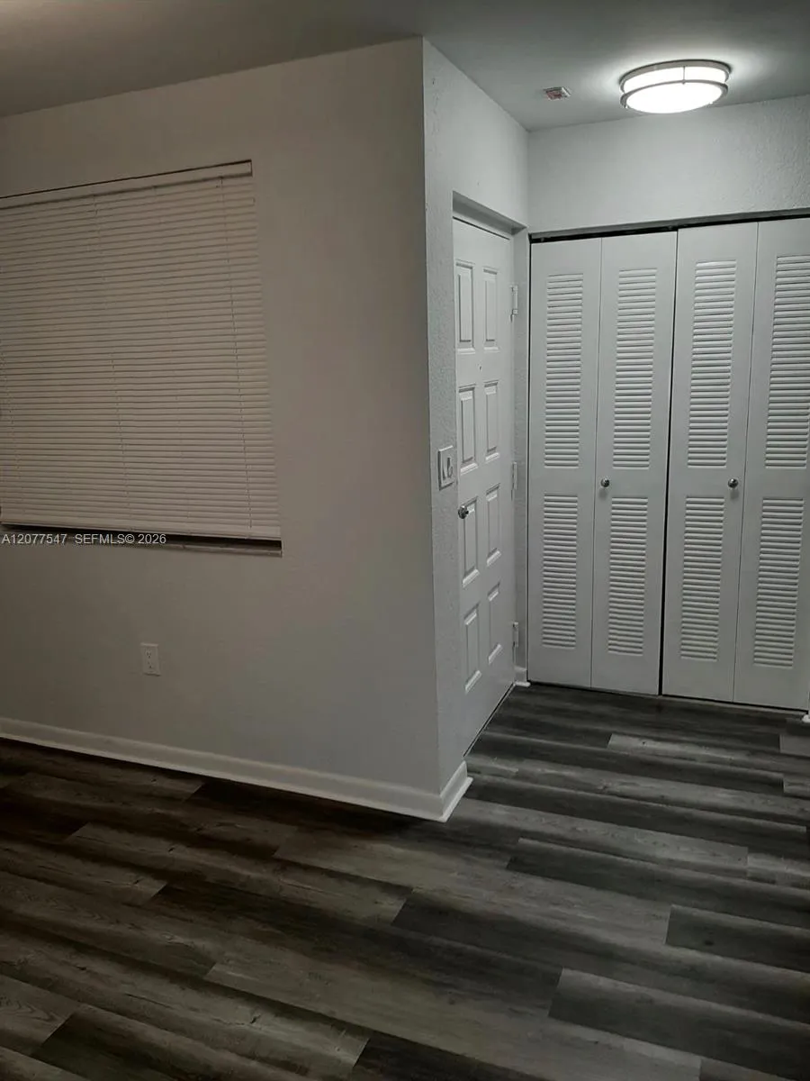 2881 Oakland Forest Dr #103 Oakland Park, FL 33309