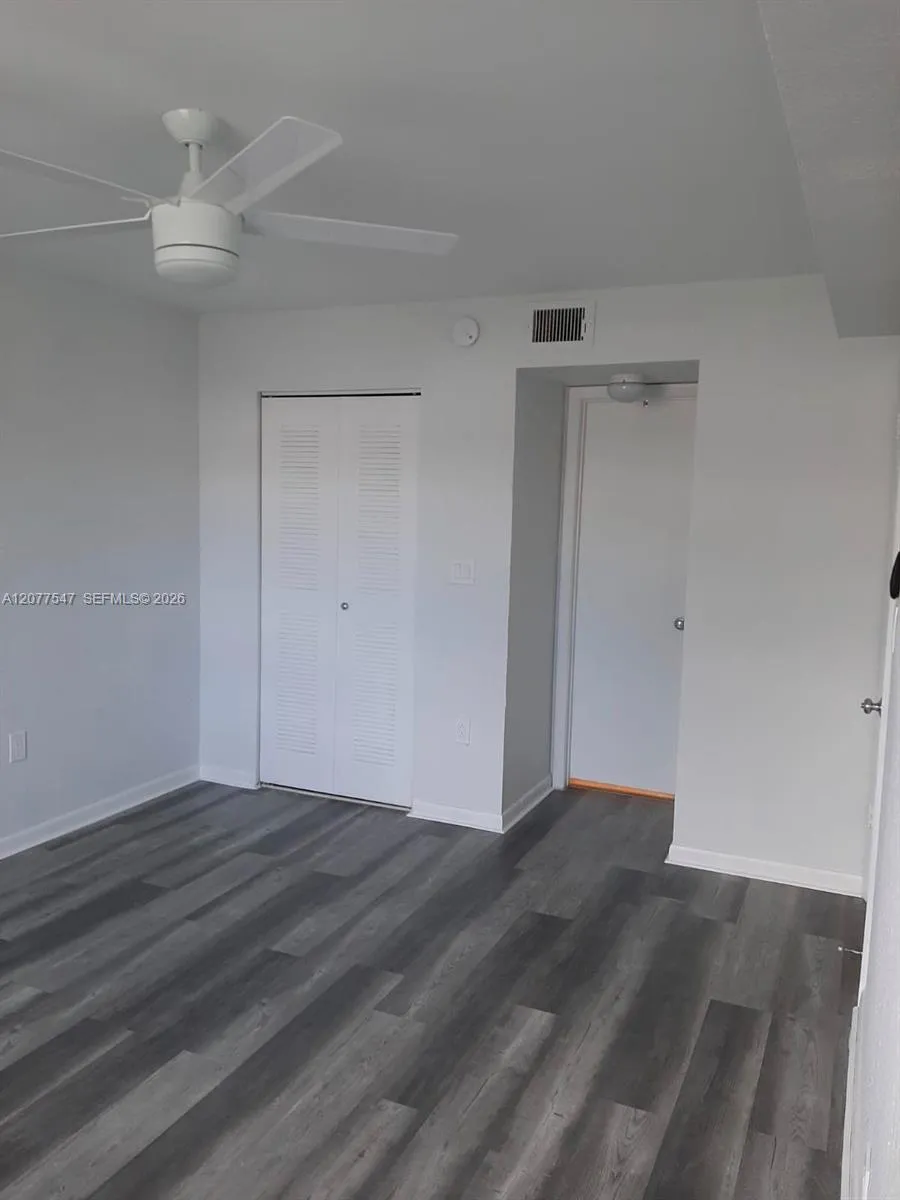 2881 Oakland Forest Dr #103 Oakland Park, FL 33309