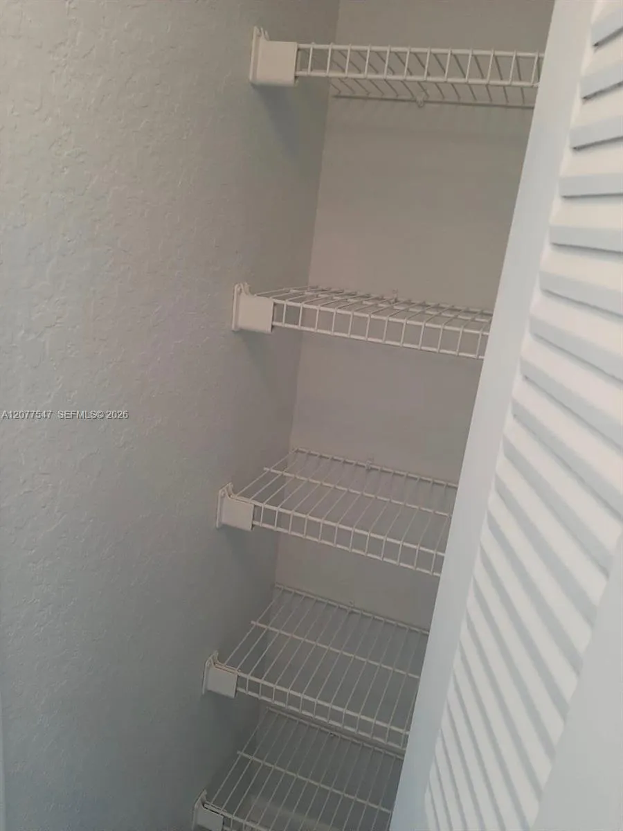 2881 Oakland Forest Dr #103 Oakland Park, FL 33309