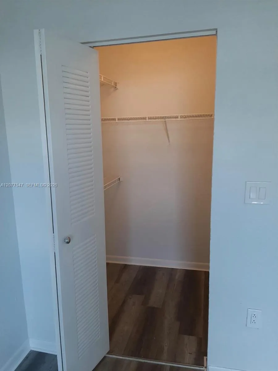 2881 Oakland Forest Dr #103 Oakland Park, FL 33309