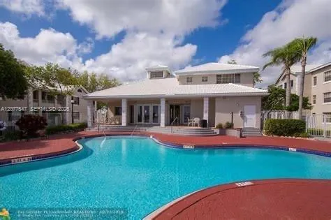 2881 Oakland Forest Dr #103 Oakland Park, FL 33309