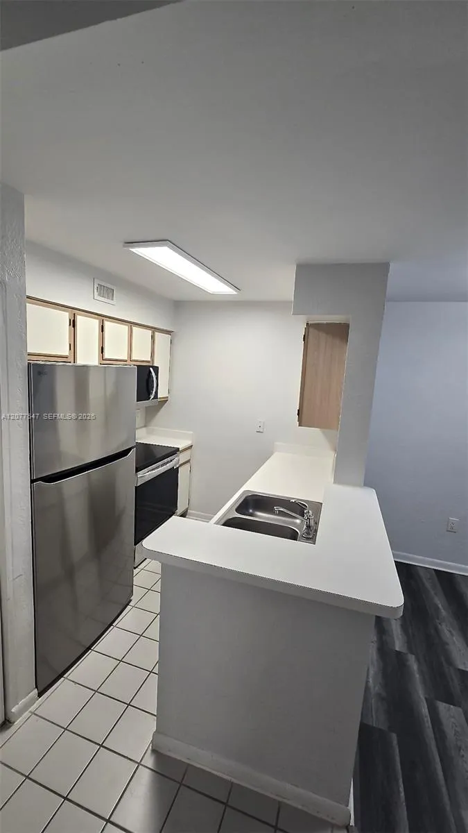 2881 Oakland Forest Dr #103 Oakland Park, FL 33309