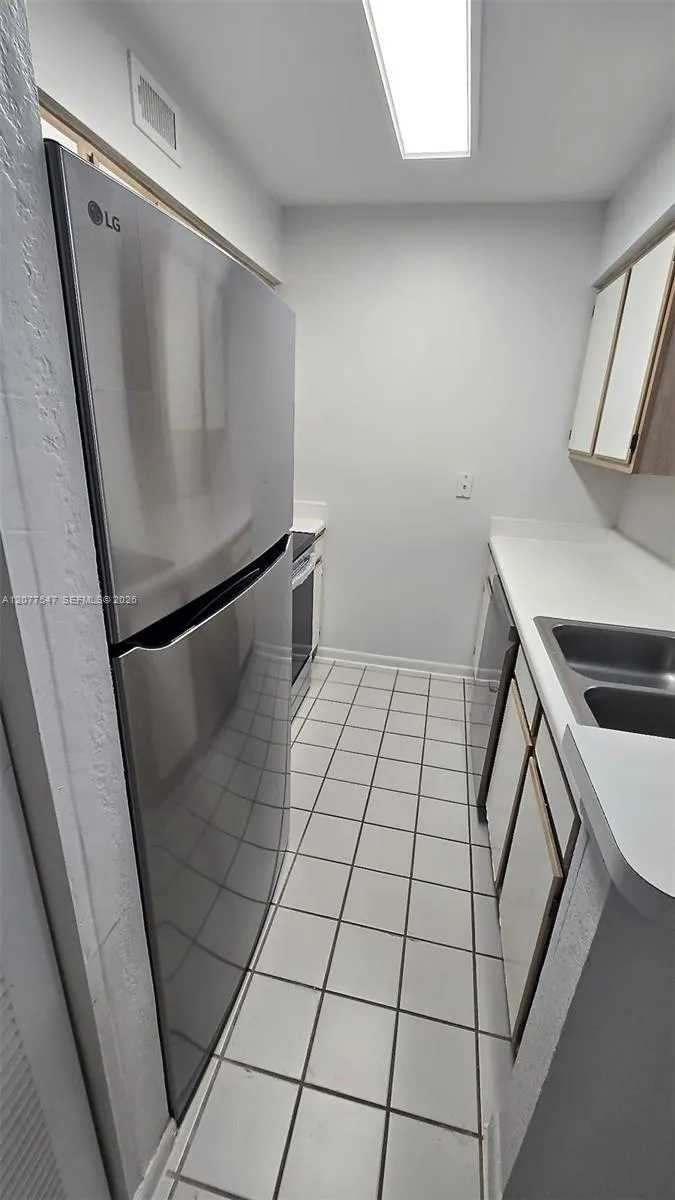2881 Oakland Forest Dr #103 Oakland Park, FL 33309