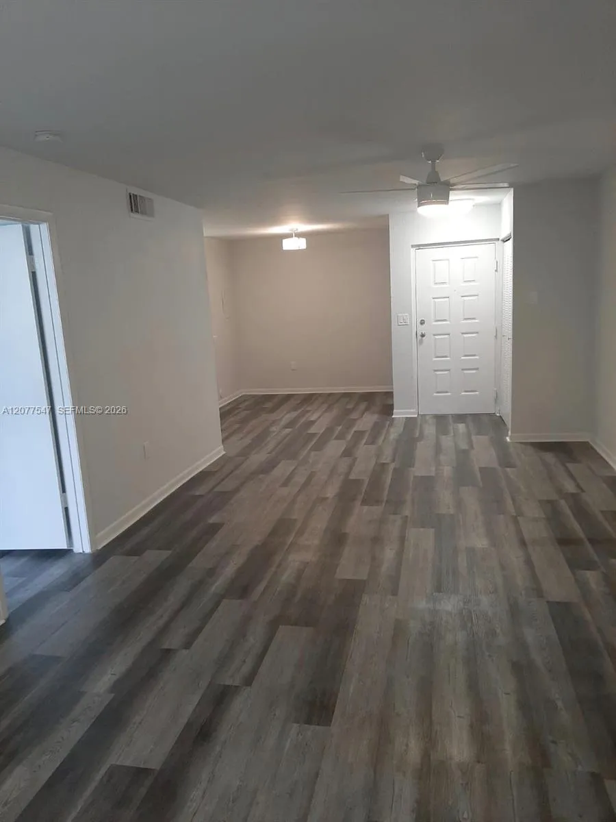 2881 Oakland Forest Dr #103 Oakland Park, FL 33309