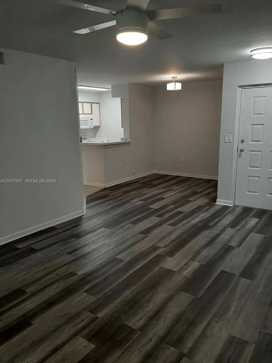 2881 Oakland Forest Dr #103 Oakland Park, FL 33309