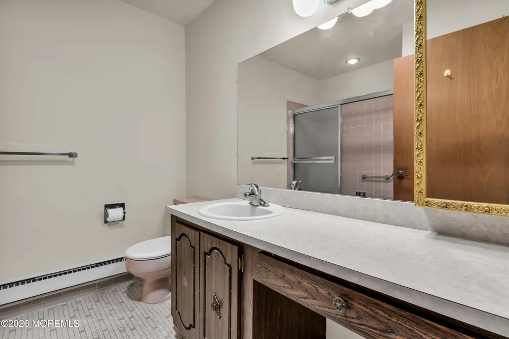995 Argyll Circle #B Lakewood, NJ 08701
