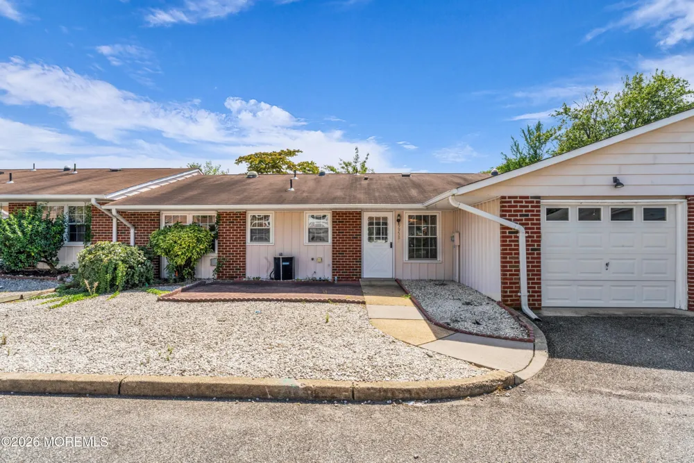 995 Argyll Circle #B Lakewood, NJ 08701