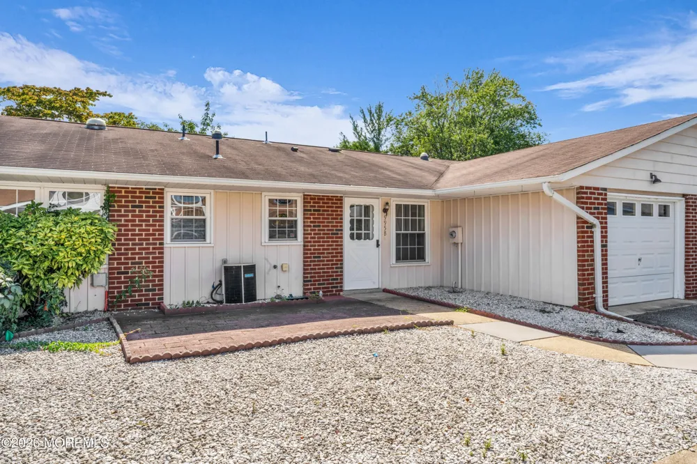 995 Argyll Circle #B Lakewood, NJ 08701