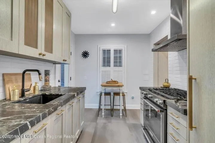 15 Buena Vista Court Allenhurst, NJ 07711