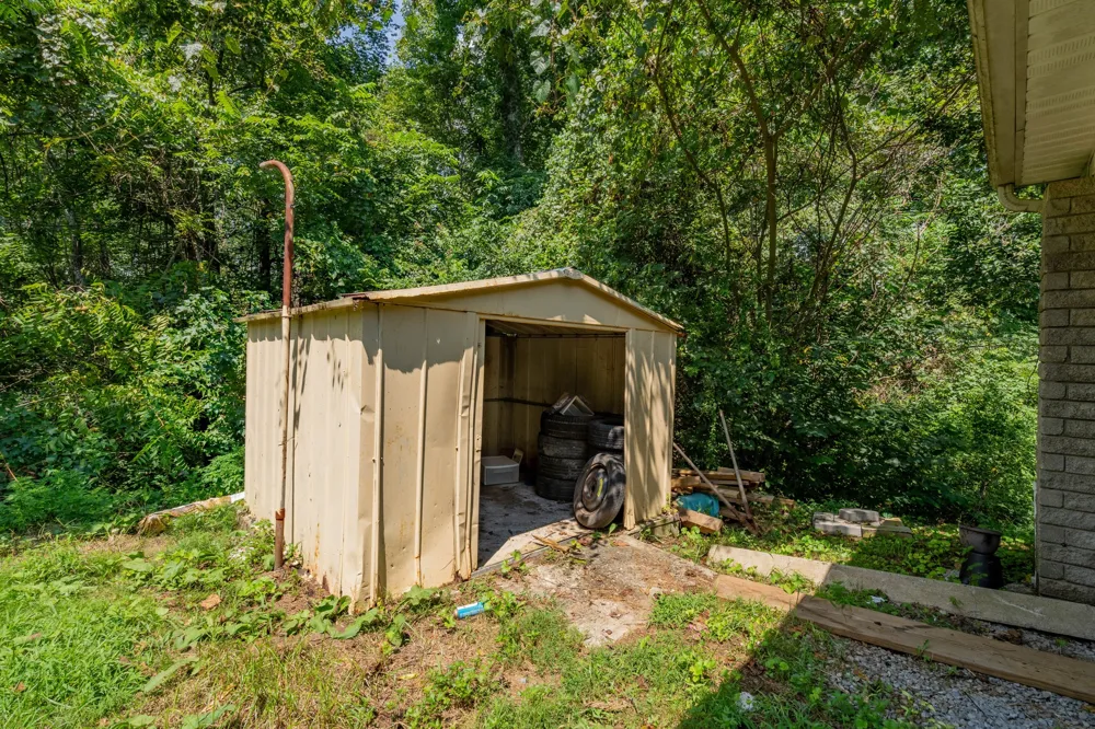 265 Country Ln Lenoir City, TN 37771