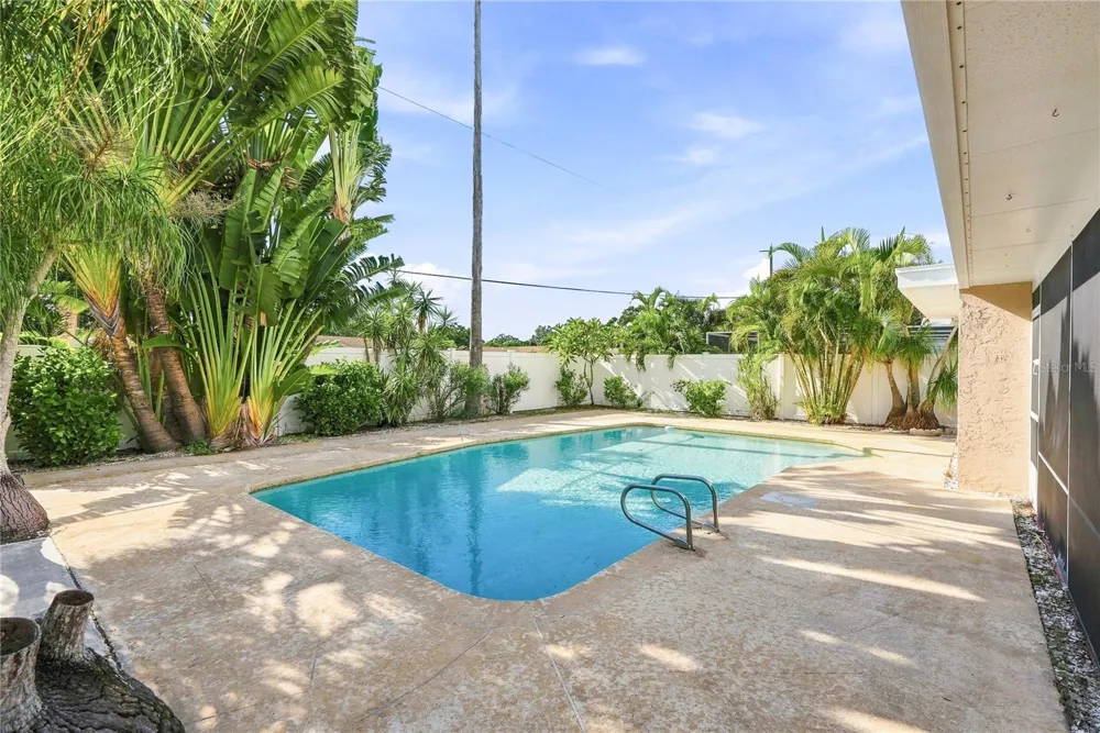 9500 118TH LANE Seminole, FL 33772