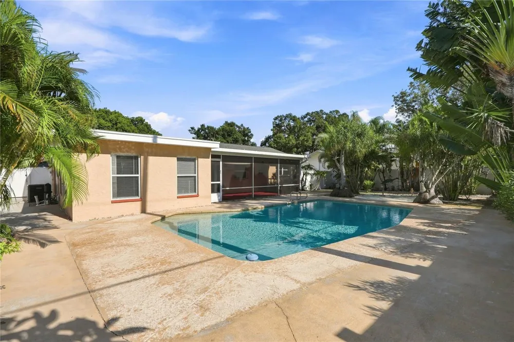 9500 118TH LANE Seminole, FL 33772