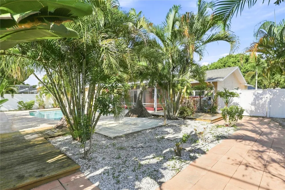 9500 118TH LANE Seminole, FL 33772