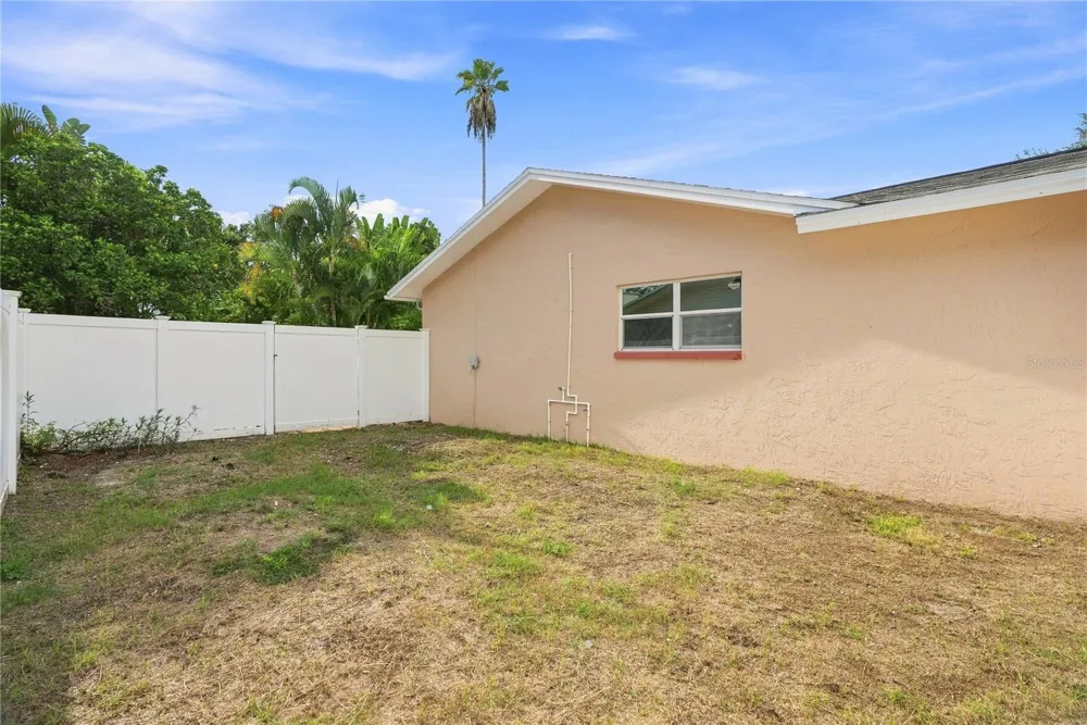 9500 118TH LANE Seminole, FL 33772