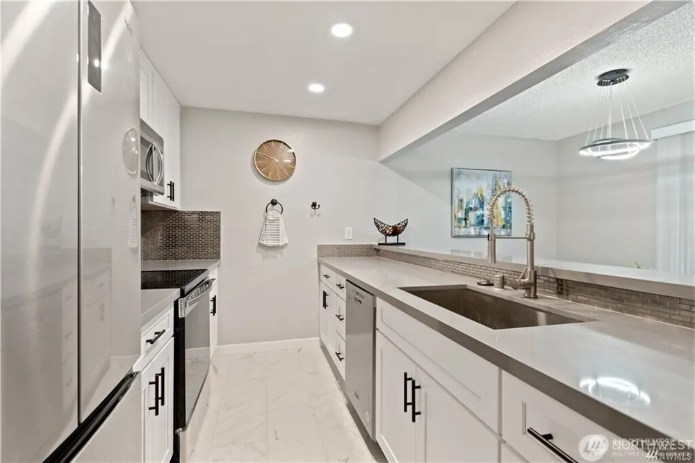 6858 139th Avenue NE #708 Redmond, WA 98052
