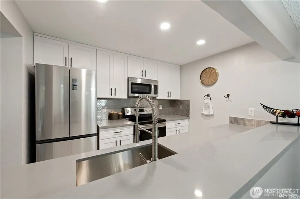 6858 139th Avenue NE #708 Redmond, WA 98052