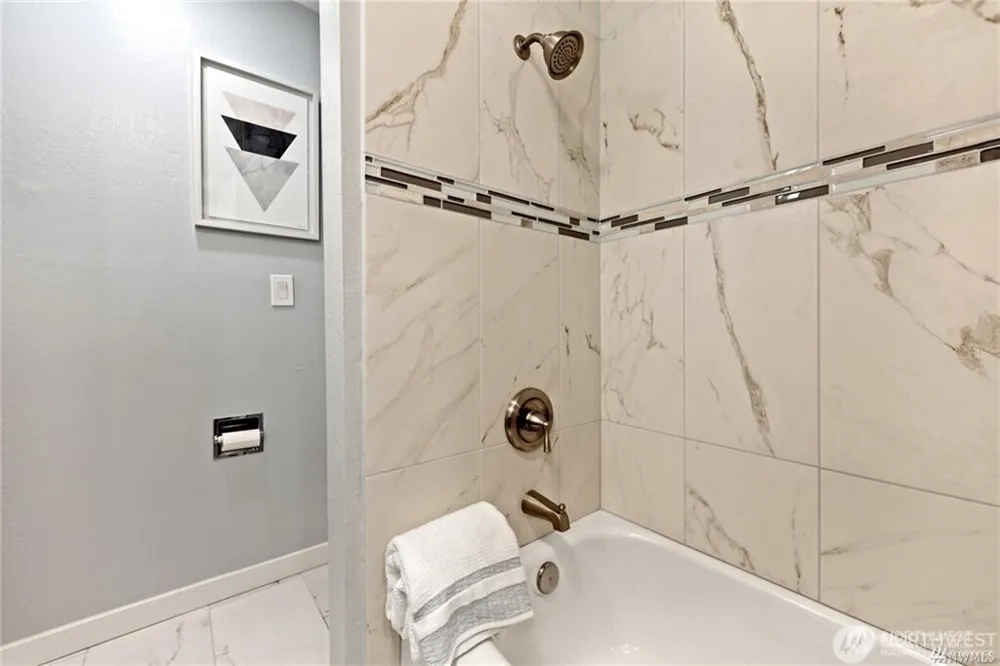 6858 139th Avenue NE #708 Redmond, WA 98052