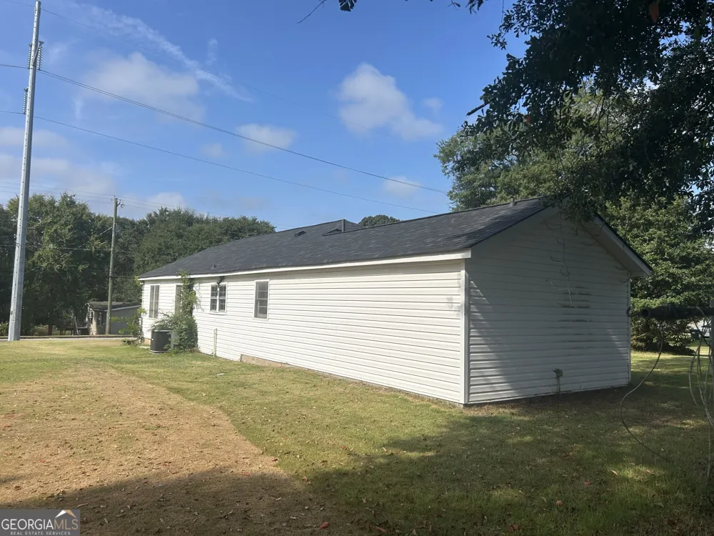 63 Clairmont AVE Elberton, GA 30635