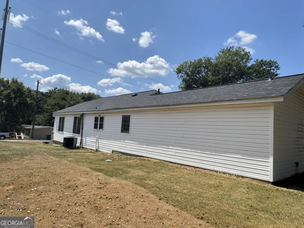 63 Clairmont AVE Elberton, GA 30635