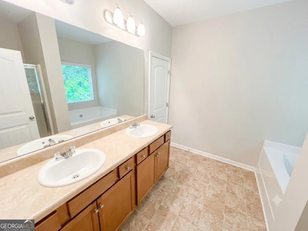 1086 Blind Brook CIR Hoschton, GA 30548