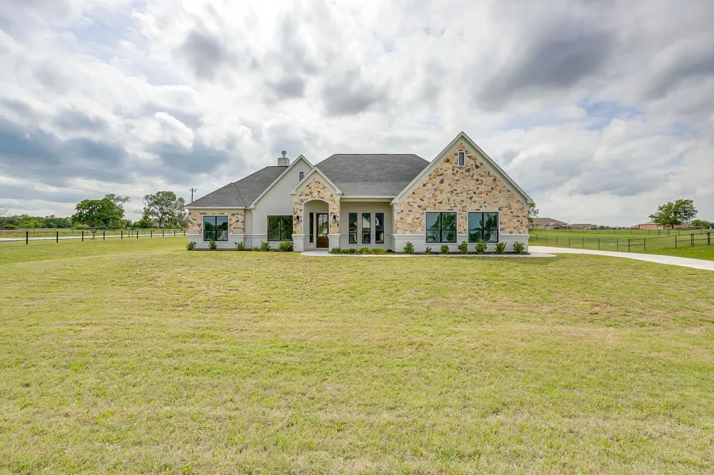 1001 Magnolia Court Springtown, TX 76082