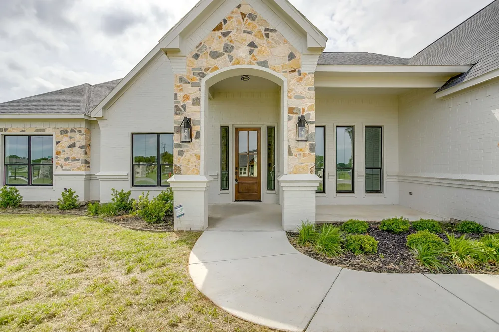 1001 Magnolia Court Springtown, TX 76082