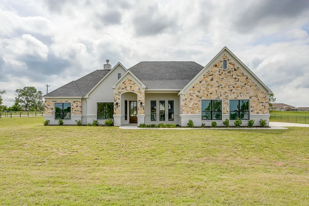 1001 Magnolia Court Springtown, TX 76082