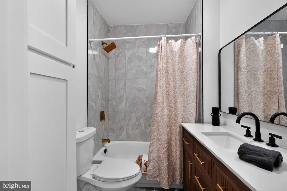 3014 SALMON Philadelphia, PA 19134