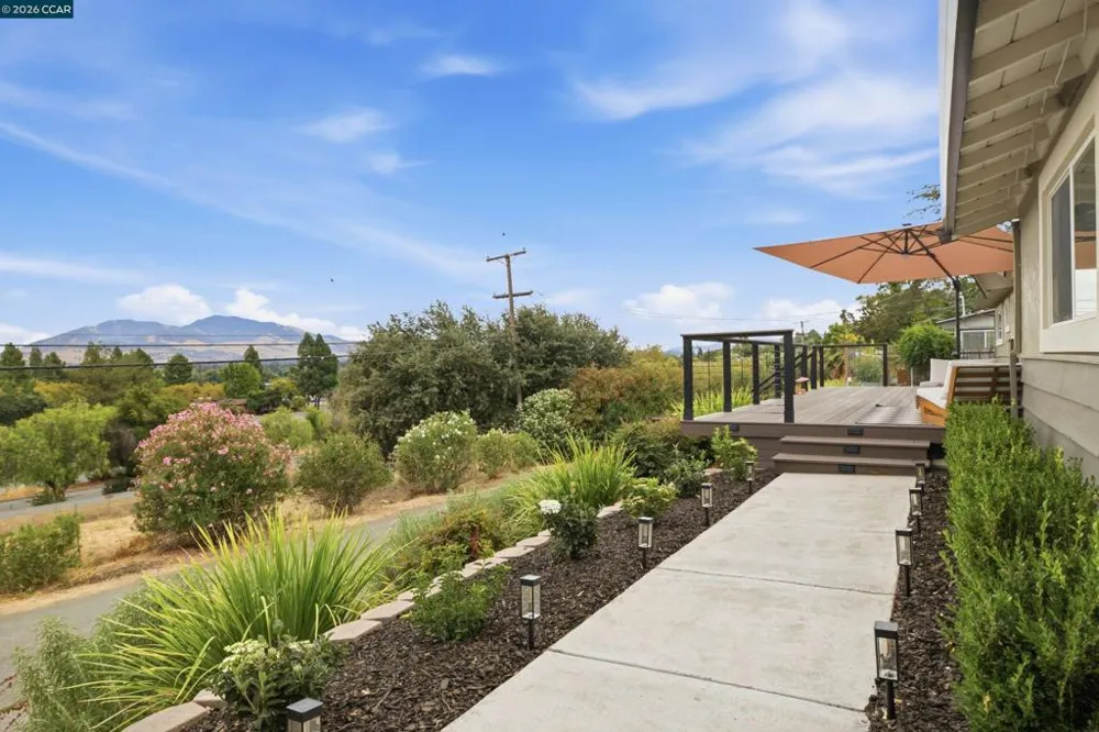 186 Paso Nogal Rd Pleasant Hill, CA 94523