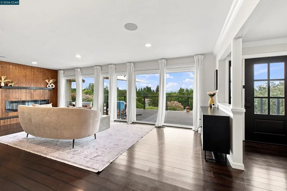 186 Paso Nogal Rd Pleasant Hill, CA 94523
