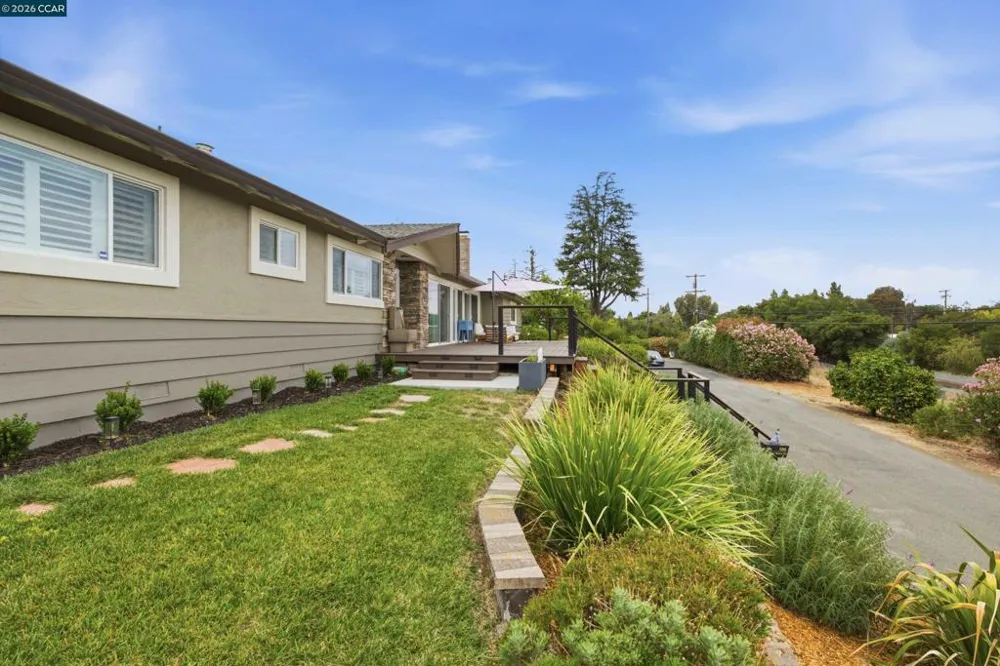 186 Paso Nogal Rd Pleasant Hill, CA 94523