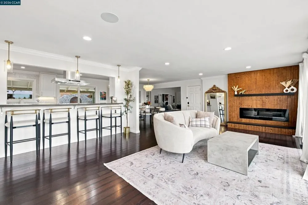 186 Paso Nogal Rd Pleasant Hill, CA 94523