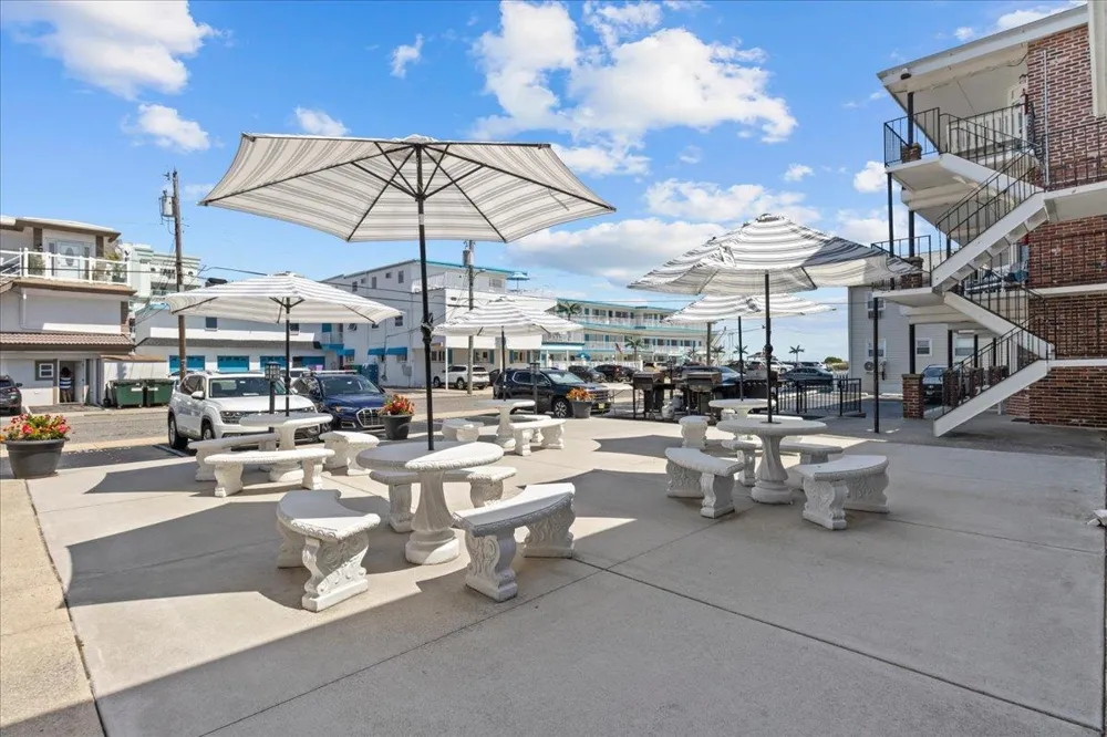 402 E Saint Paul Avenue Wildwood Crest, NJ 08260