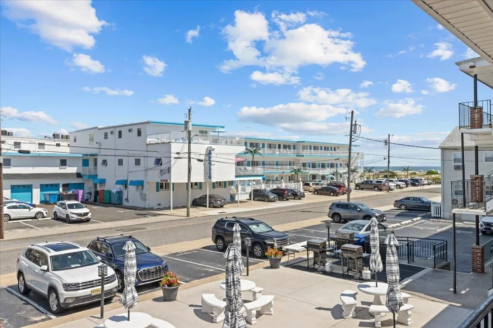 402 E Saint Paul Avenue Wildwood Crest, NJ 08260