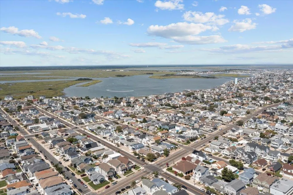 402 E Saint Paul Avenue Wildwood Crest, NJ 08260