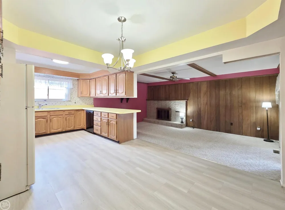 27260 Newport Drive Warren City, MI 48088