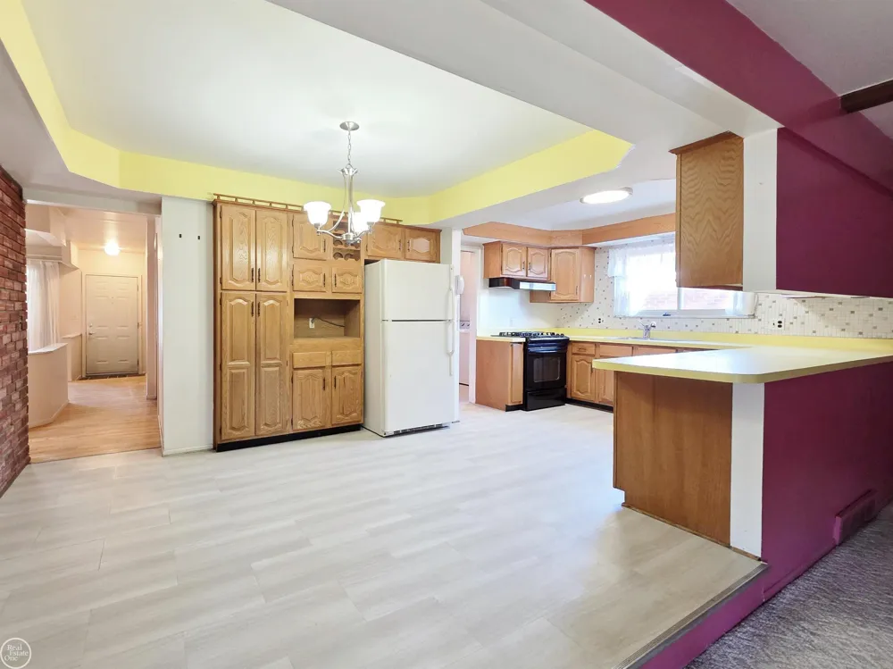 27260 Newport Drive Warren City, MI 48088