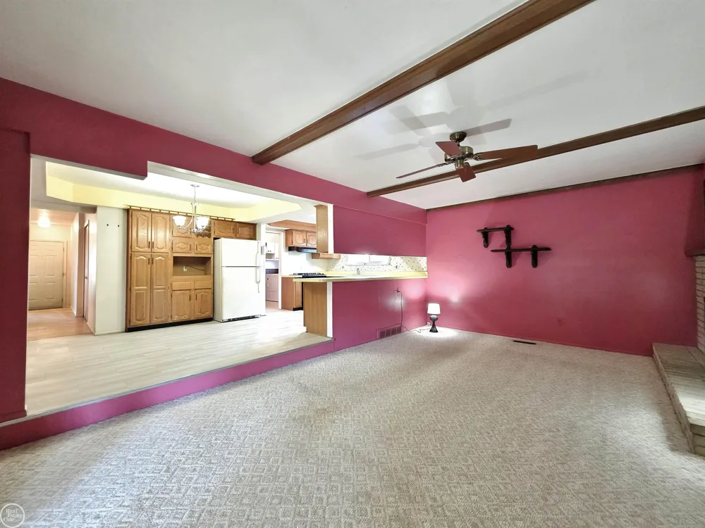 27260 Newport Drive Warren City, MI 48088
