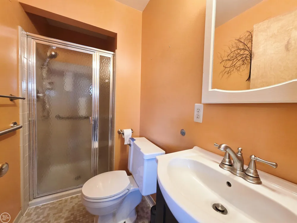 27260 Newport Drive Warren City, MI 48088