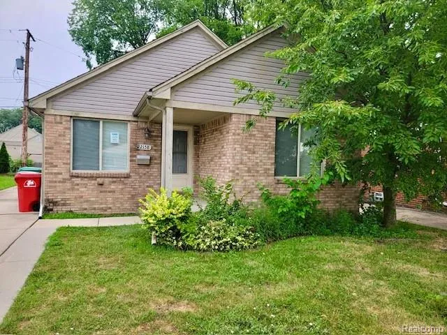 22158 David Avenue Eastpointe City, MI 48021