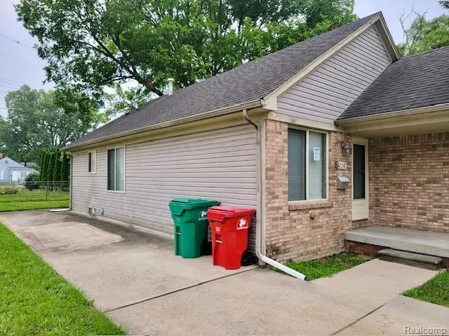 22158 David Avenue Eastpointe City, MI 48021