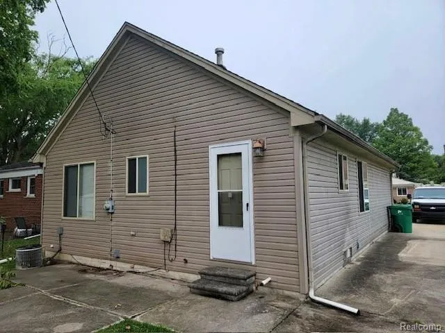 22158 David Avenue Eastpointe City, MI 48021