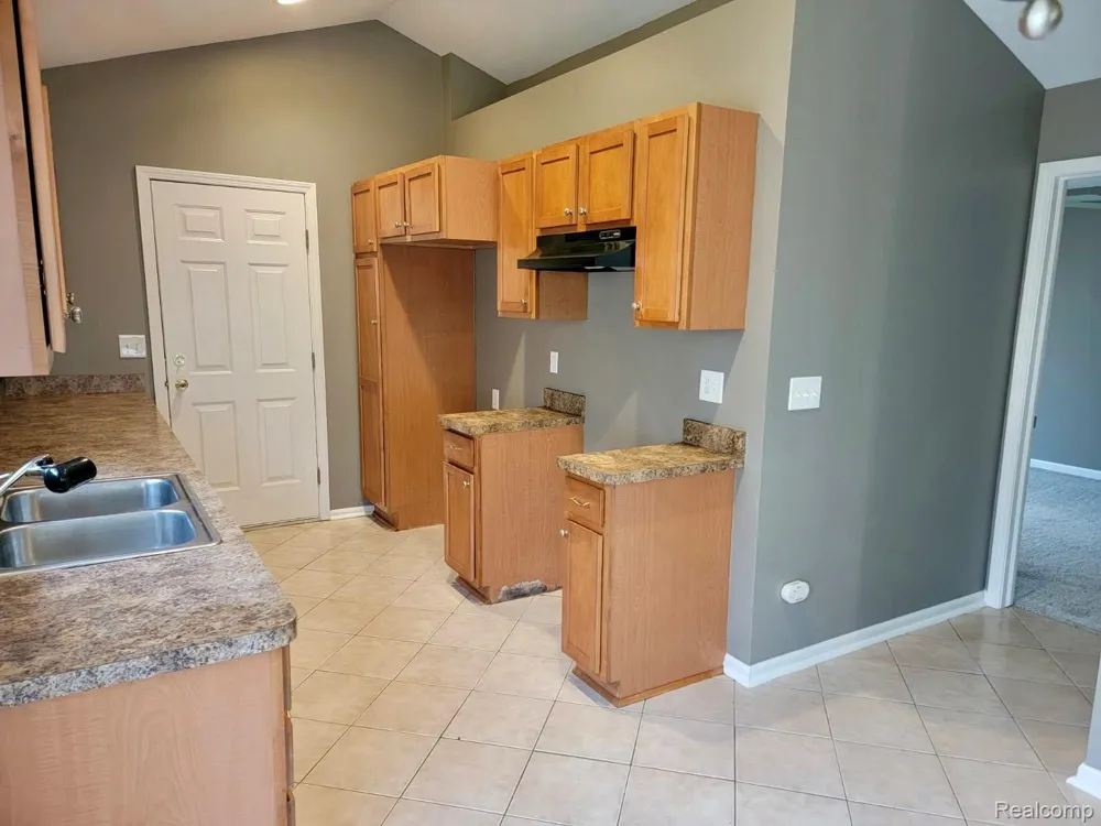 22158 David Avenue Eastpointe City, MI 48021