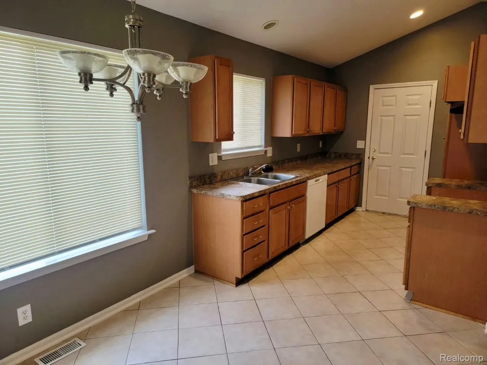 22158 David Avenue Eastpointe City, MI 48021
